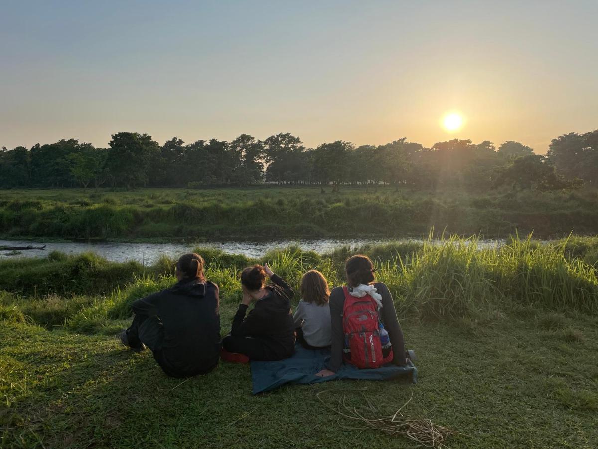 Hotel Tree Tops- A Serene Friendly Hotel In Sauraha Chitwan Exterior foto